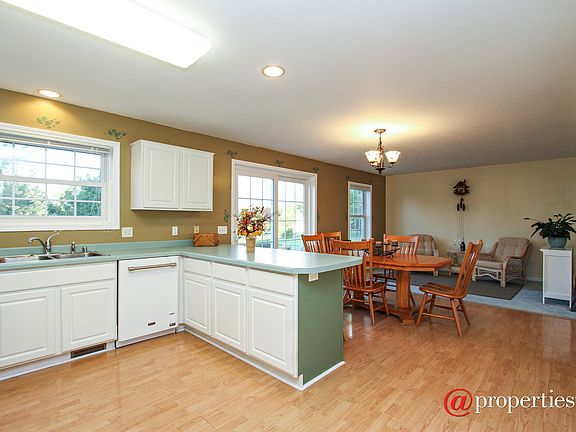 Kitchen / Breakfast Room
