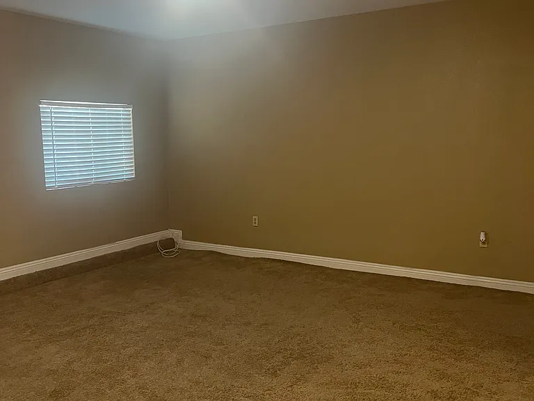608 Watkins Dr #2 — Photo 6