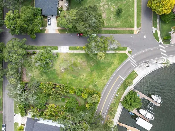 1956 Coffee Pot Blvd NE, Saint Petersburg, FL 33704