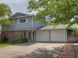 483 Woodhill Dr, Redding, CA 96003