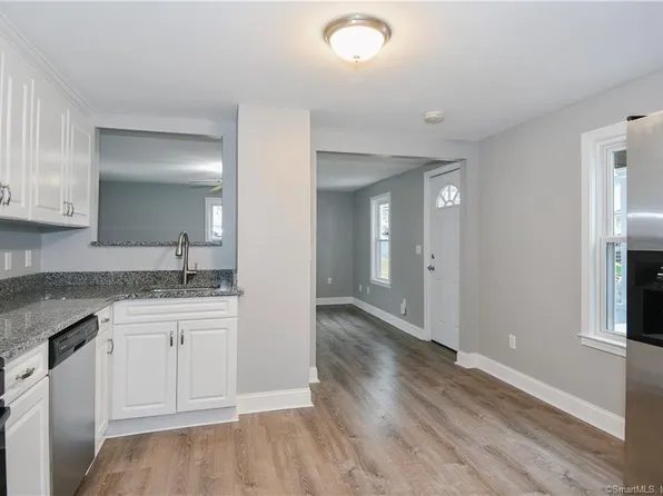 64 West Street, Manchester, CT 06040