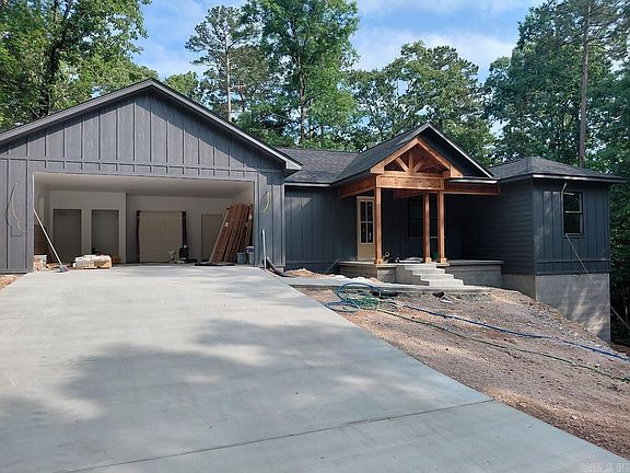 3rd image of 32 Sergio Way