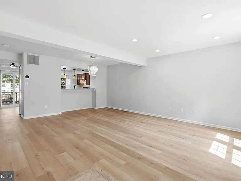 7691 Northern Oaks Ct — Photo 6