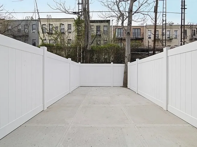 967 Willoughby Ave #1L — Photo 8