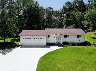 867 Old Pro Ln, Ortonville, MI 48462