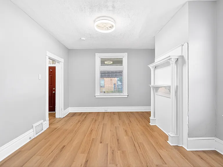 410 Kendall St — Photo 8