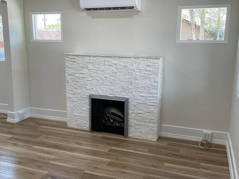 311 Stanford Dr SE — Photo 3