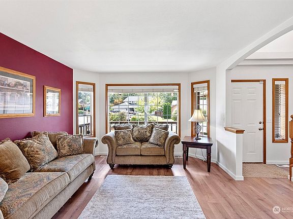 4th image of 9503 137th Street E