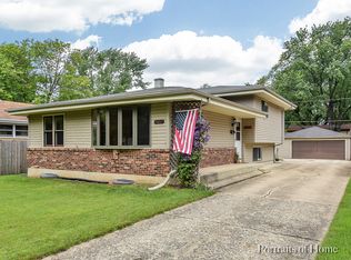 594 Dawes Ave, Glen Ellyn, IL 60137