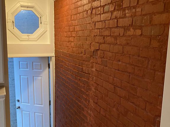 3rd image of 964 Clark St #2