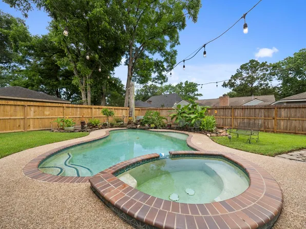 8151 Silent Cedars Dr, Houston, TX 77095