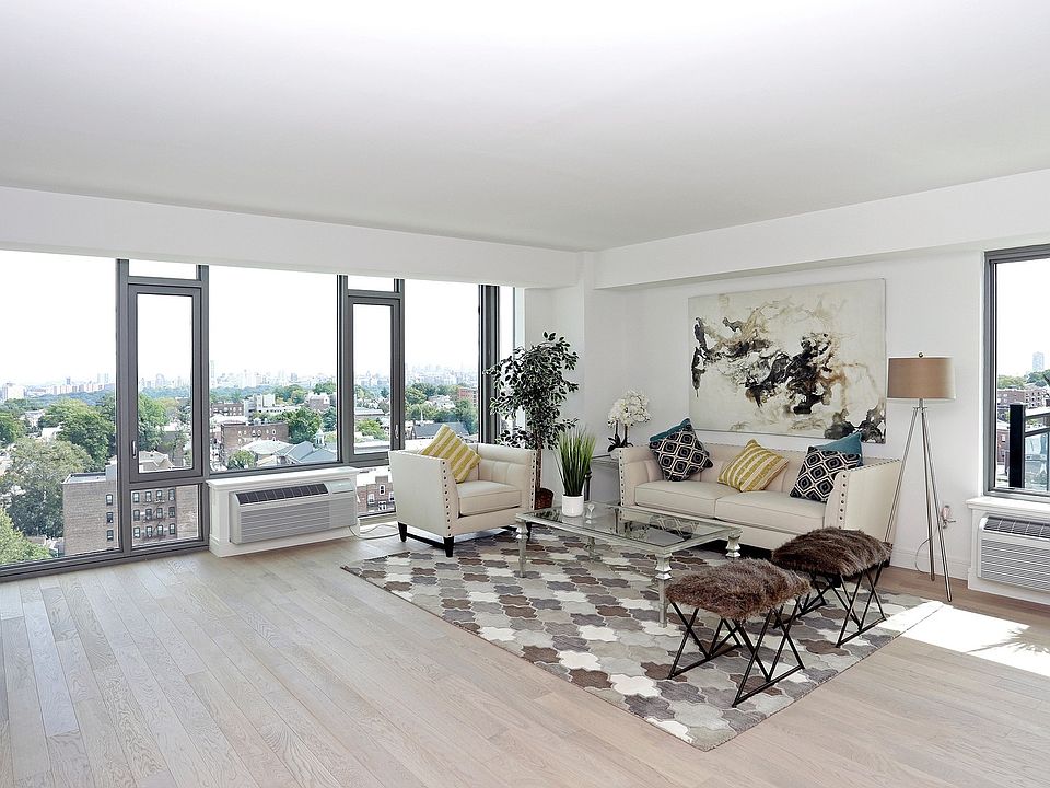 The Center Cliffside Park Luxury Apartments. 691 Anderson Ave