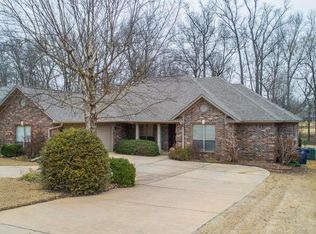 150 Calais Dr, Maumelle, AR 72113