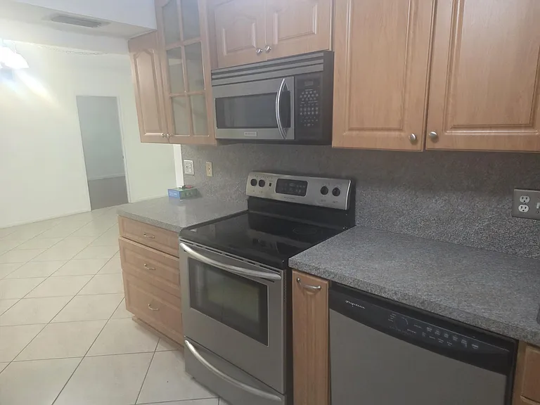 959 SE 2nd Ave #214 — Photo 32