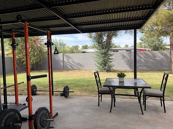 4th image of 656 W Carla Vista Dr