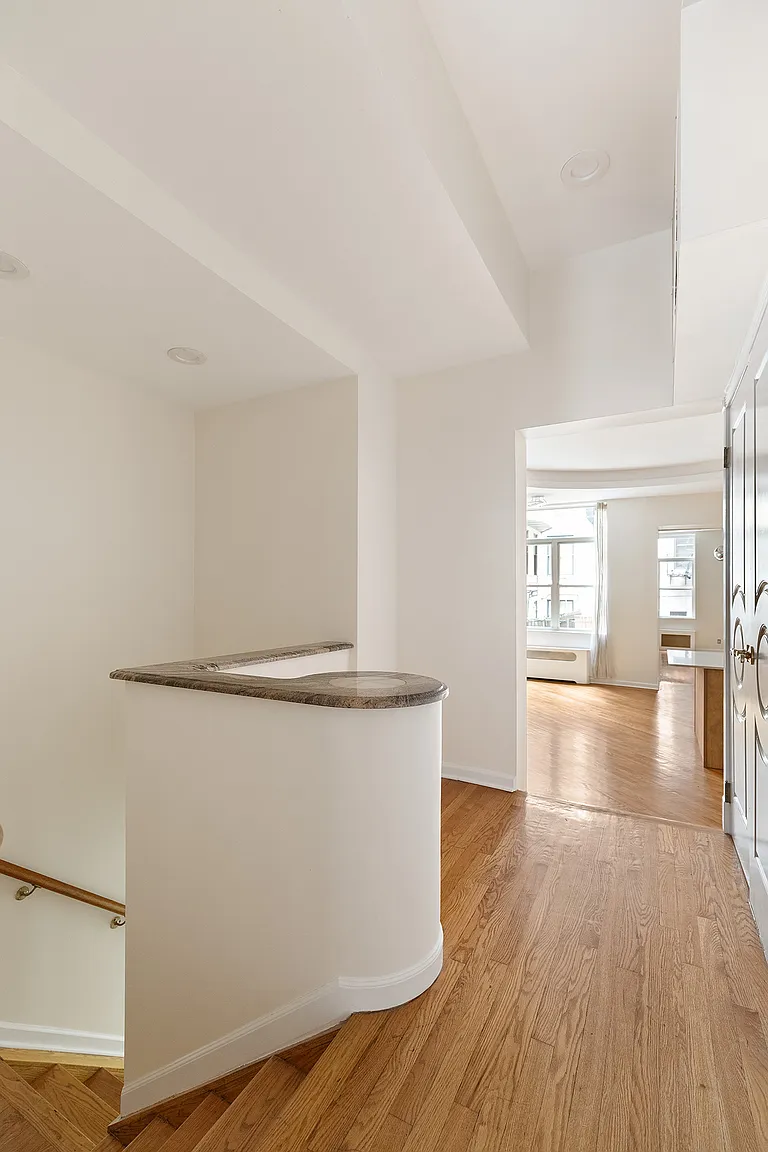 23 E 81st St APT 1 photo 1