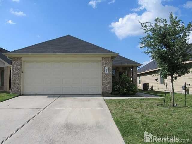 1st image of 822 Sun Prairie Dr