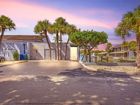 16410 Bridge End Rd, Miami Lakes, FL 33014