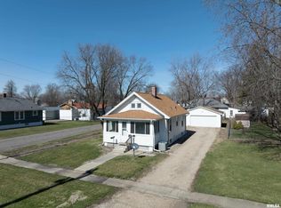 615 E 5th St, Galesburg, IL 61401