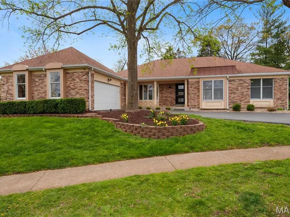 2740 Hillcroft Dr, Chesterfield, MO 63005