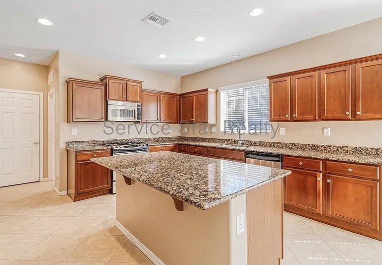 29323 N 21st Dr — Photo 3