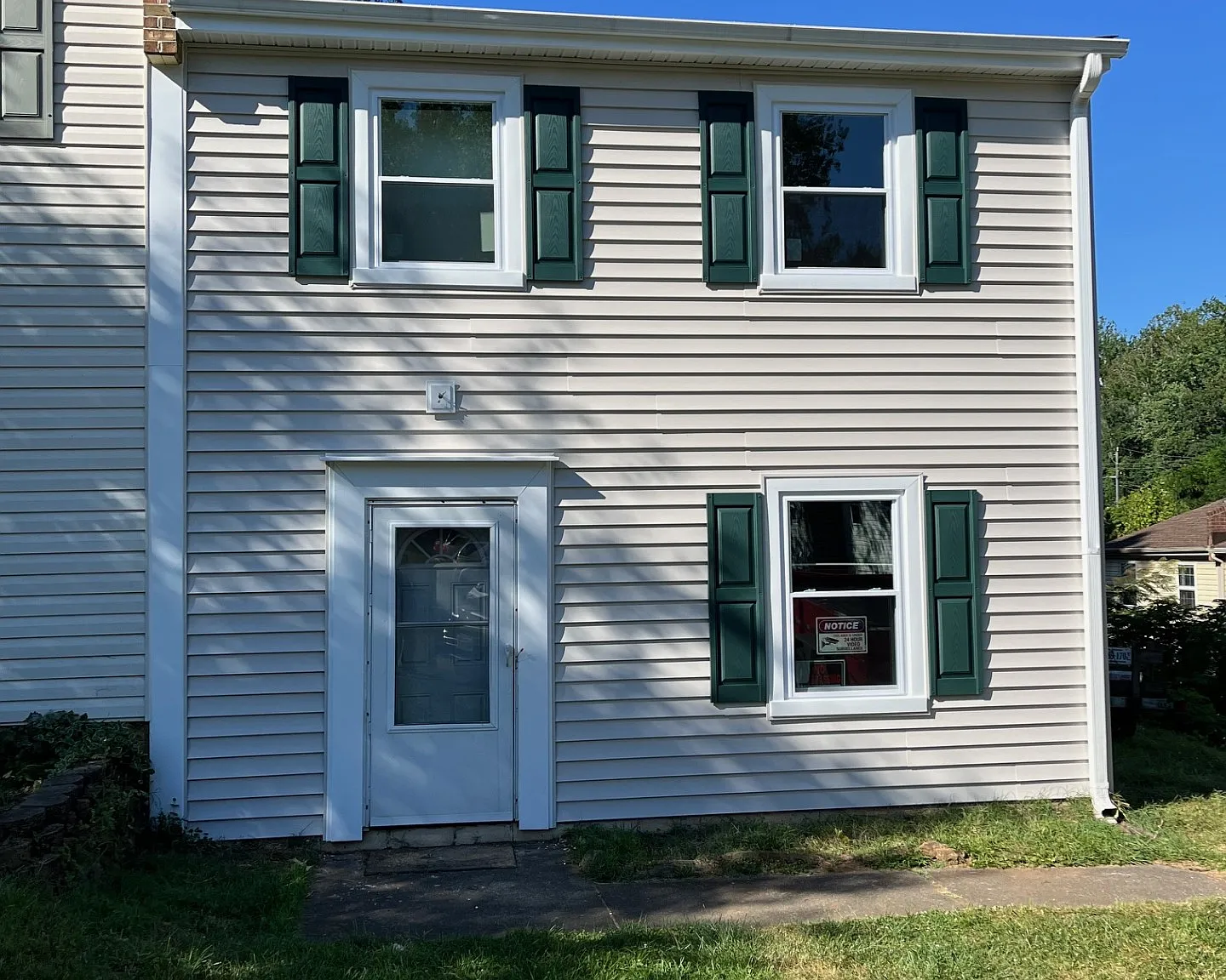 3 bed, 1.5 bath, 1200 sqft, $2,200 — Photo 1