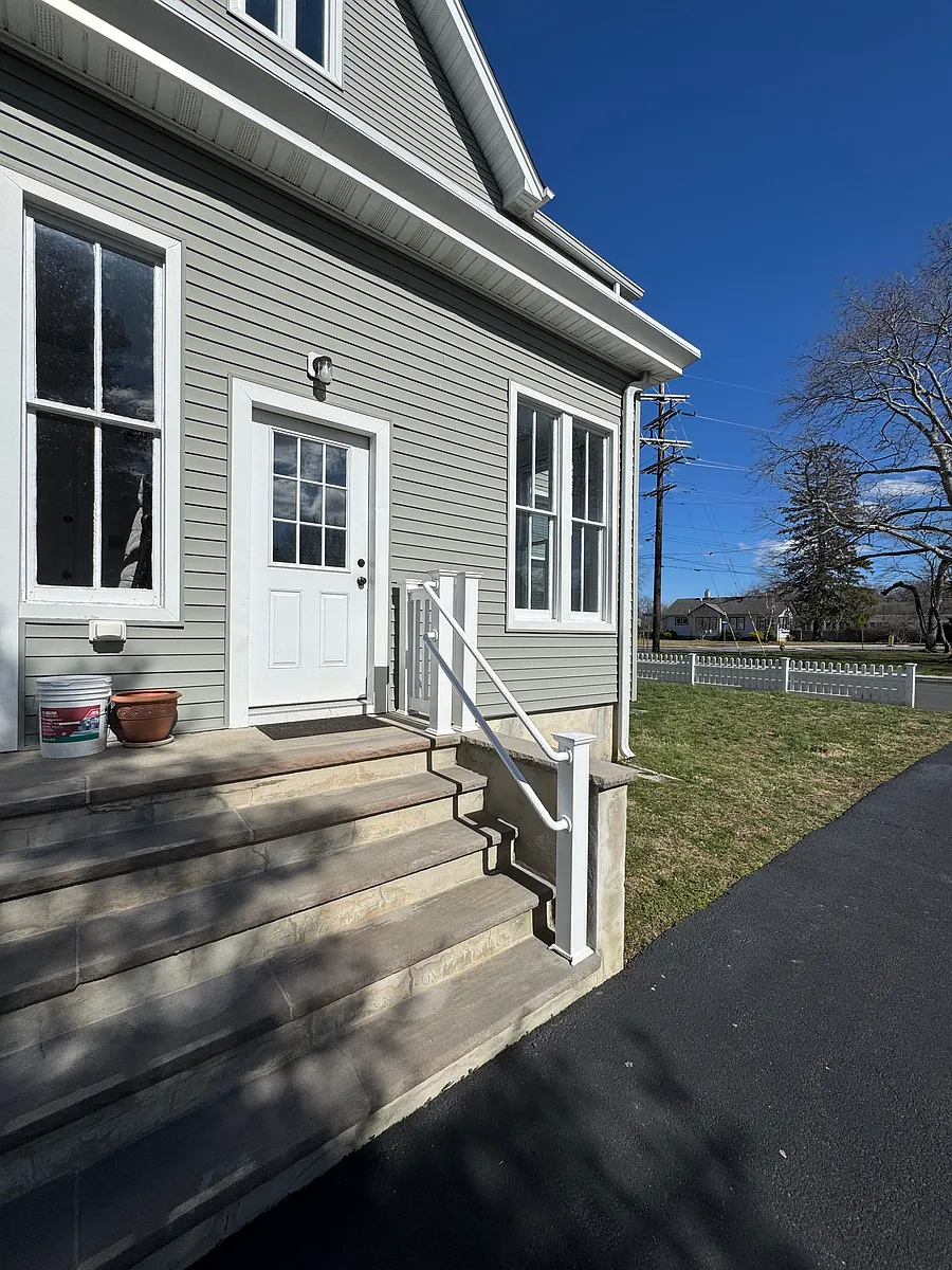 Building Photo - 109 S Pemberton Ave #109B