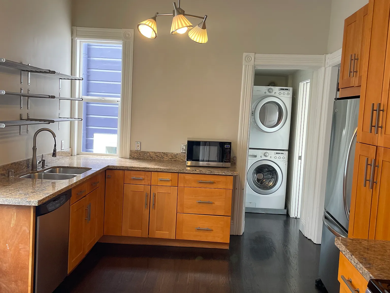 2 bed, 1.5 bath, 900 sqft, $5,595 — Photo 2