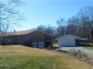 200 Land Rd, Leoma, TN 38468