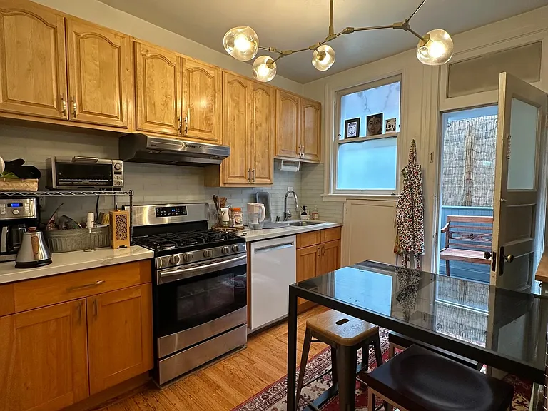 2210 Taylor St #B — Photo 5