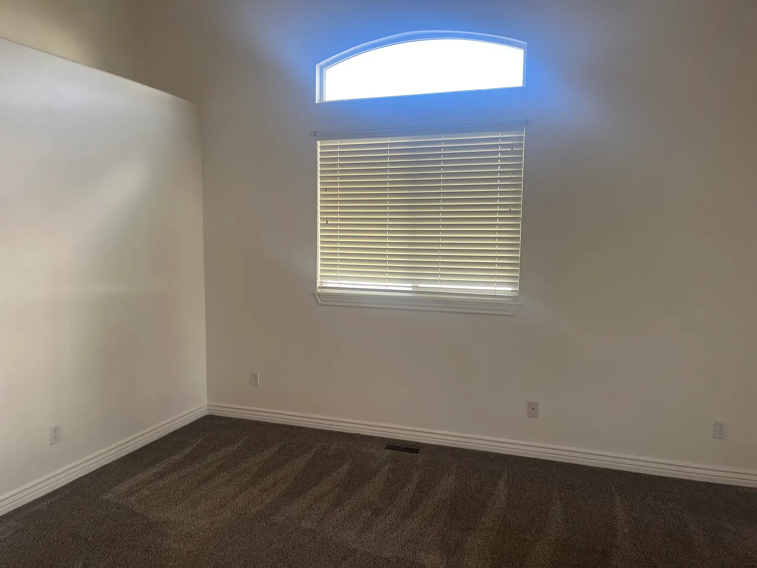 2 bed, 1471 sqft, $1,600 — Photo 3