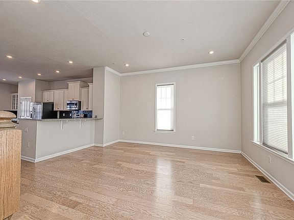 5th image of 527 Tuscarora Rd