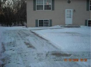 931 Village Cir W, Rochester, MN 55904