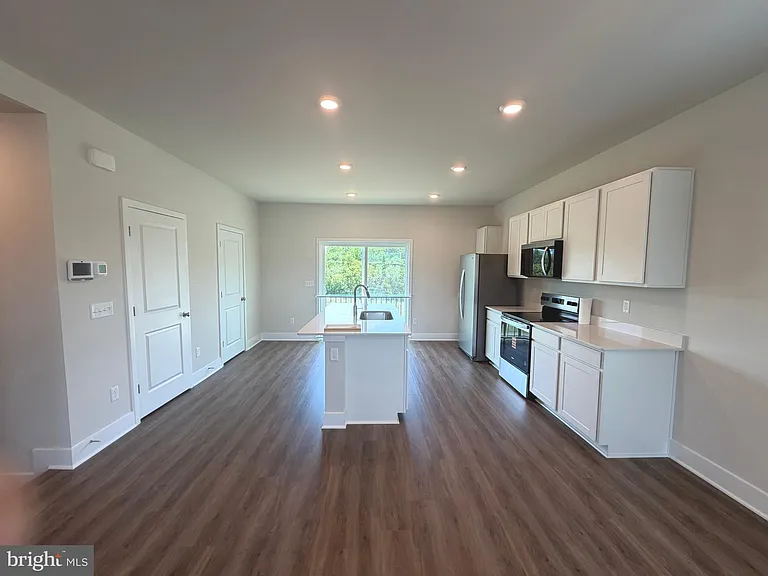 480 Sophie St — Photo 3