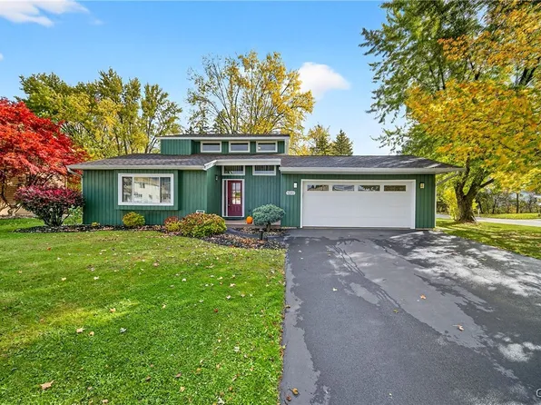 8302 Parker House Path, Cicero, NY 13039