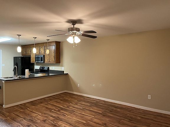 4th image of 23124 Port Dr N
