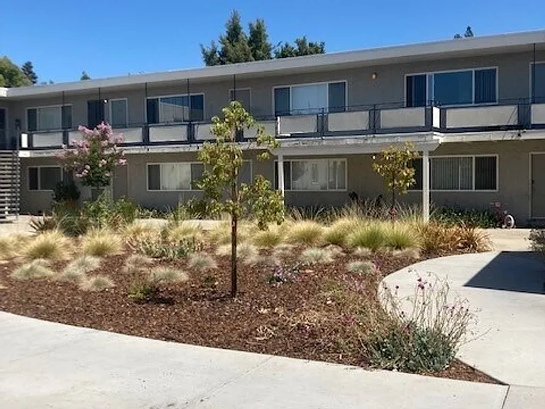 923 Tamarack — Photo 3