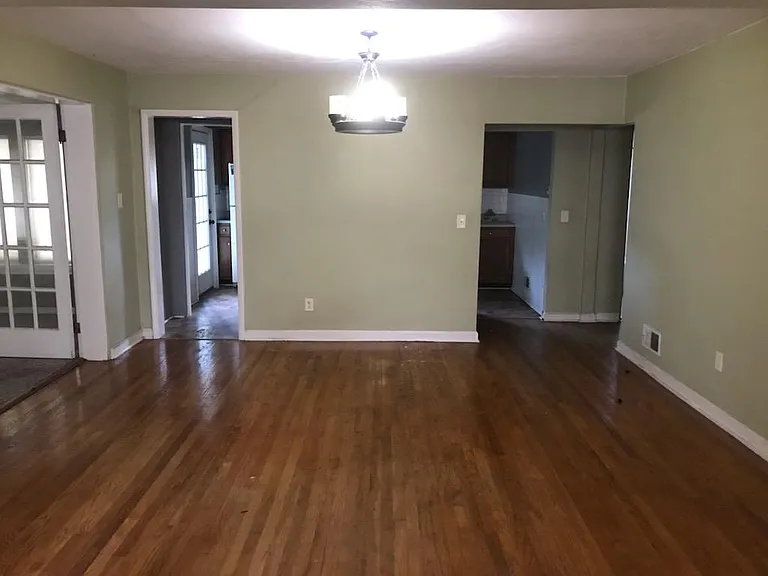923 McPherson Ave — Photo 3