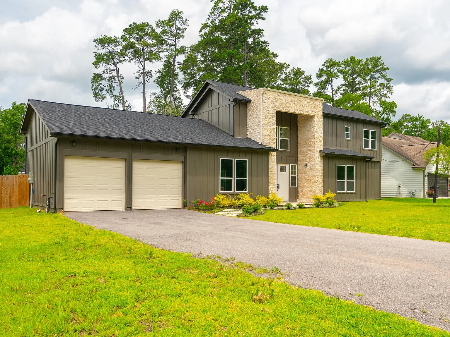 4 bed, 3.5 bath, $2,900 — Photo 1