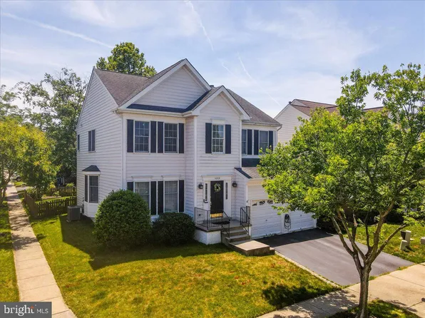 42631 Harris St, Chantilly, VA 20152