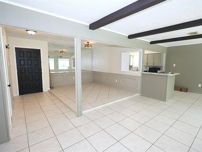 9422 Claridge Dr — Photo 2