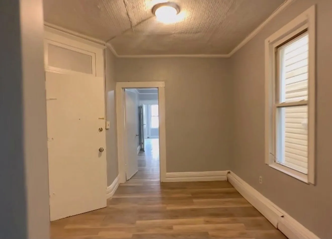 571 Westside Ave — Photo 2