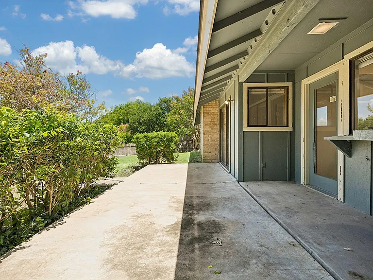10010 Faylin Dr — Photo 28