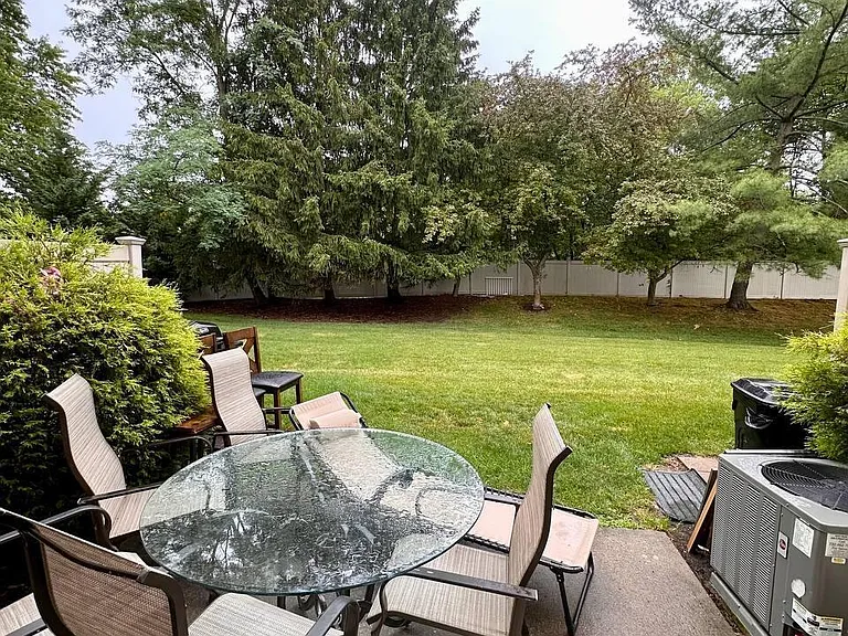 12 Stuart Dr #3 — Photo 12