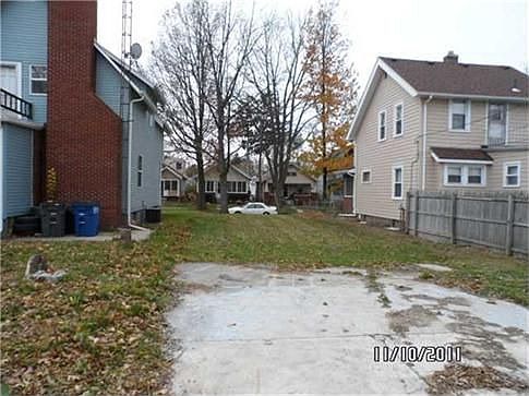 1st image of 829 Geneva Ave