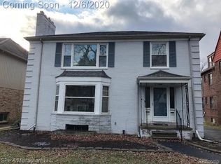 939 Harcourt Rd, Grosse Pointe Park, MI 48230