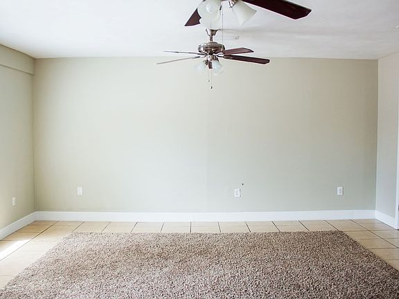 2nd image of 4215 Fernwood St