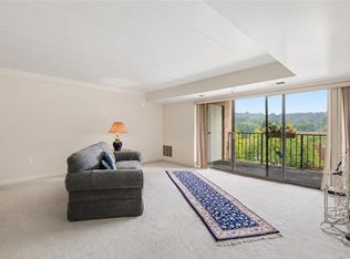 1400 Smokey Wood Dr APT 406, Pittsburgh, PA 15218