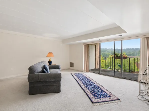 1400 Smokey Wood Dr APT 406, Pittsburgh, PA 15218