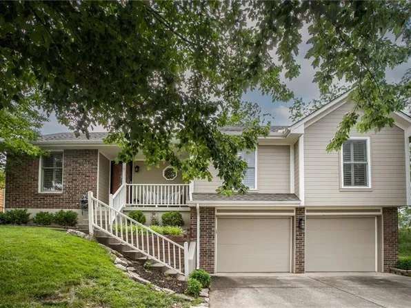 1910 Fairground Dr, Pleasant Hill, MO 64080